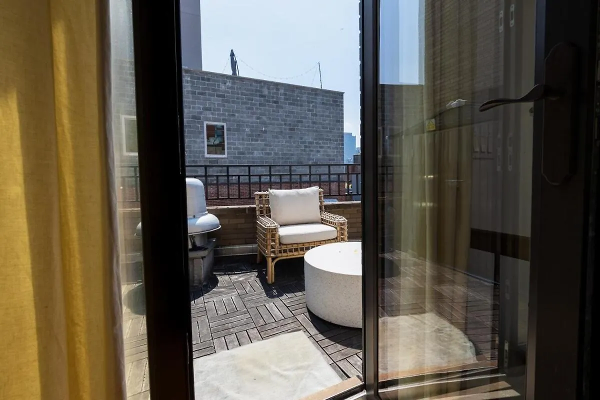 809-6B New 2Br Duplex With Private Patio Apartment New York
